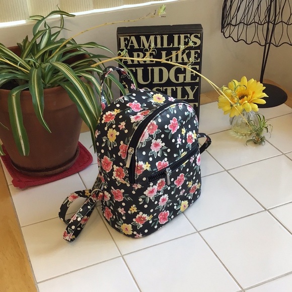 ‘Arizona Jean Company’ Mini Floral Backpack - Picture 1 of 8